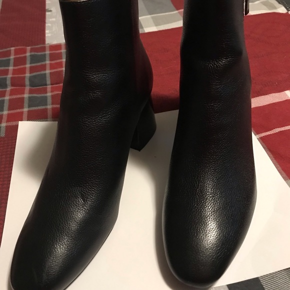 Michael Kors Alane Flex Bootie Leather. - Picture 3 of 11